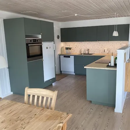 Chrissie - 150m From The Sea By Interhome Hals