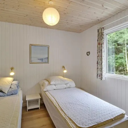 Chrissie - 150m From The Sea By Interhome