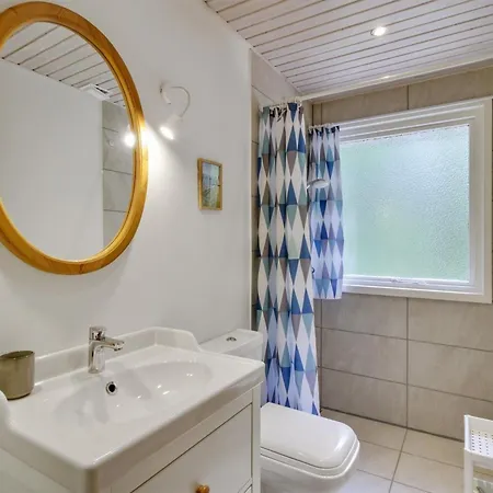 Chrissie - 150m From The Sea By Interhome
